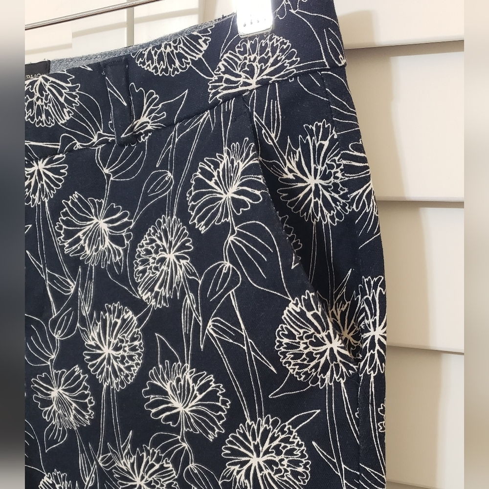 Banana Republic Women's Blue Floral Shors Tailored Print Size 0 - Picture 4 of 13
